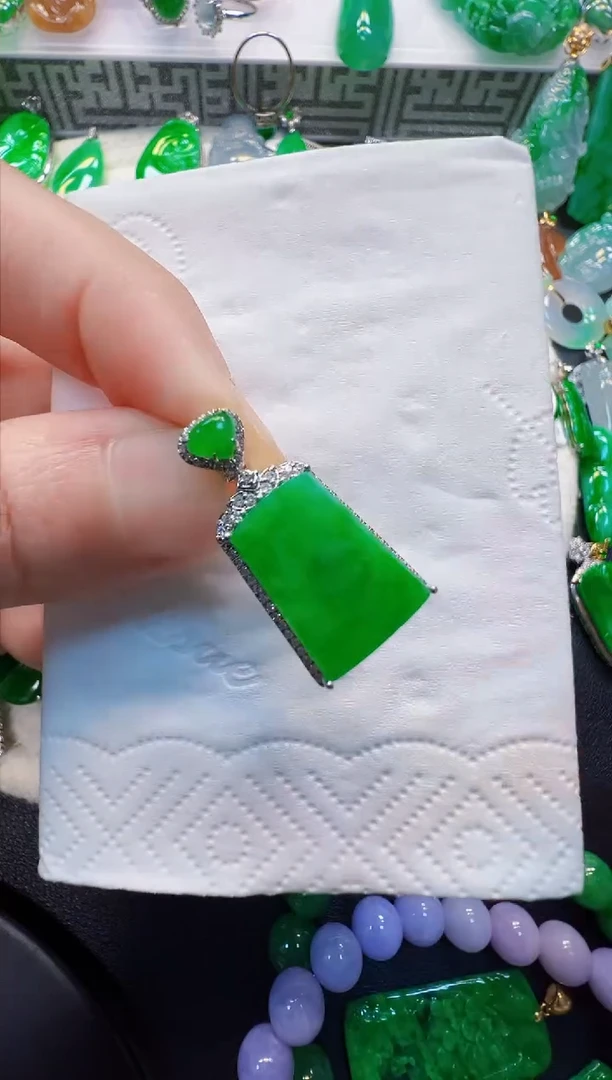 翡翠18K金镶嵌吊坠(不含链)4600