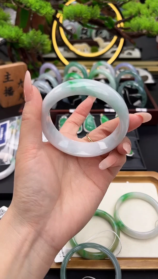 未镶嵌手镯翡翠手镯
