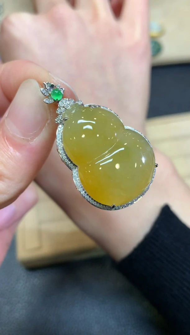 【闪购商品】翡翠颈饰18K金镶嵌葫芦【无服务费】