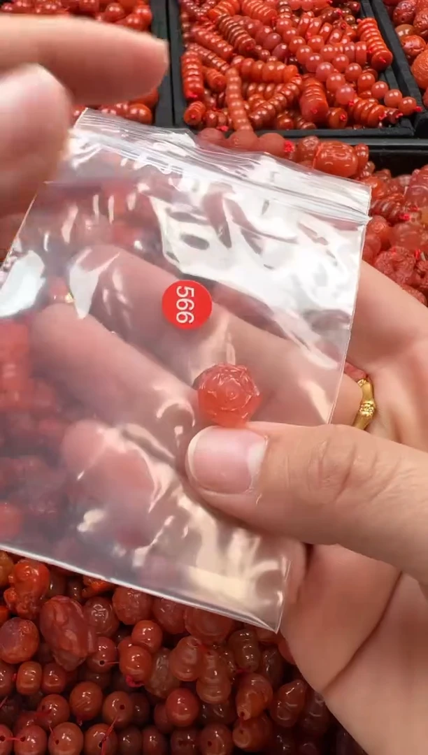 【闪购商品】南红玛瑙颈饰未镶嵌1