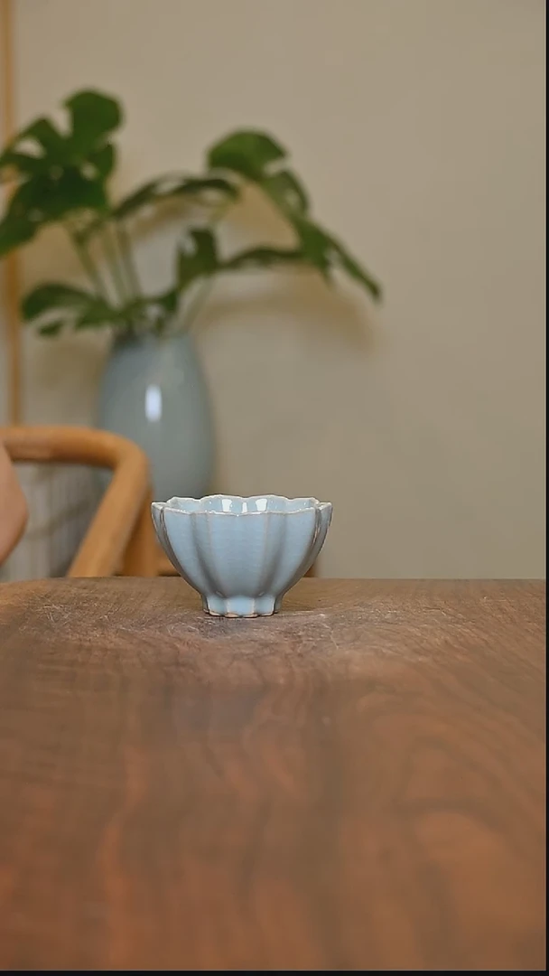 杯天青釉微瑕无款莲花杯