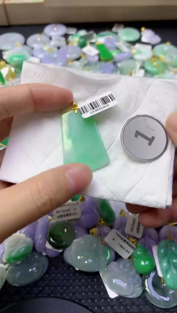 颈饰未镶嵌翡翠天然缅甸翡翠A货