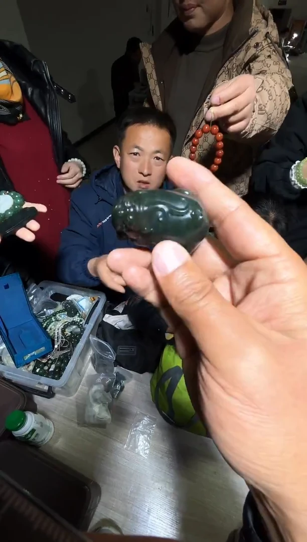 未镶嵌和田玉（糖玉）挂件和田玉