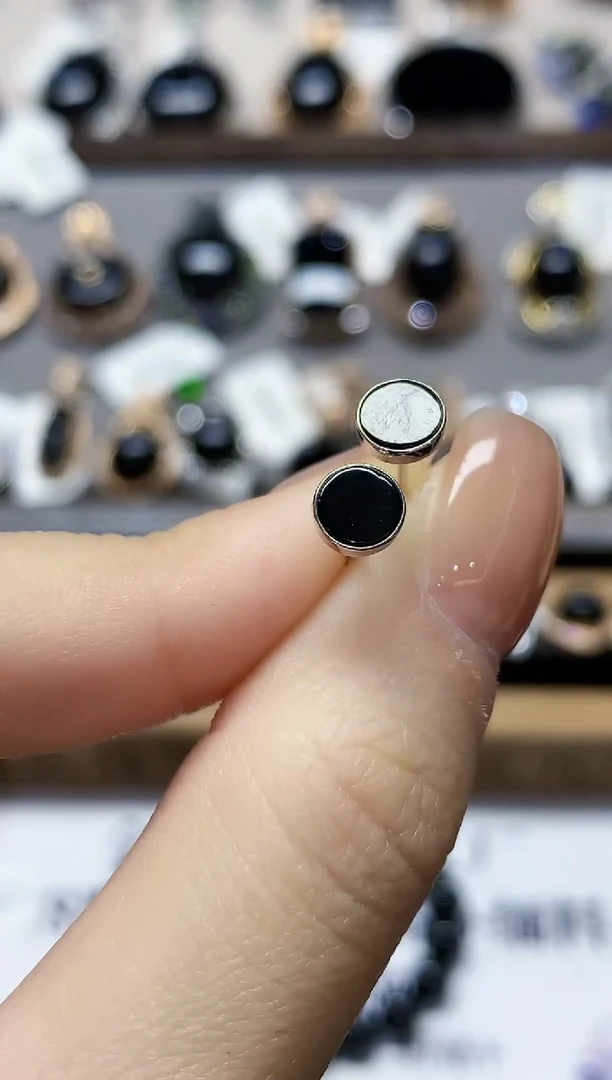 18K金镶嵌翡翠耳饰多样性发其一