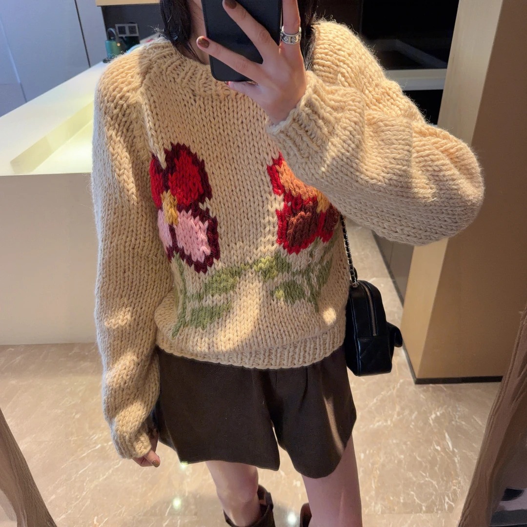【张静芝】韩国新品~重工彩色大花朵提花百搭女生秋冬松软毛衣