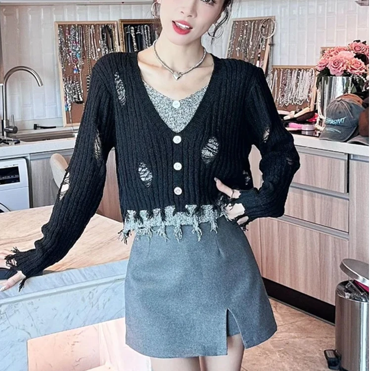 2024早秋V领破洞假两件长袖针织衫女新款宽松显瘦辣妹减龄上衣潮