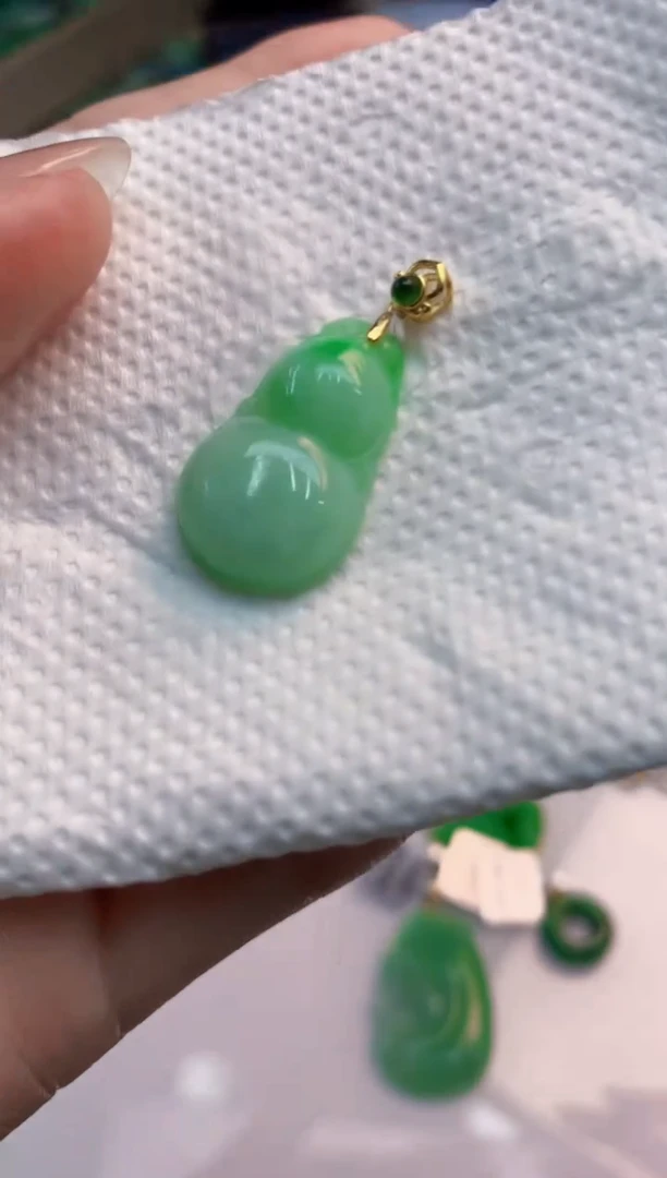 翡翠未镶嵌吊坠(不含链)1