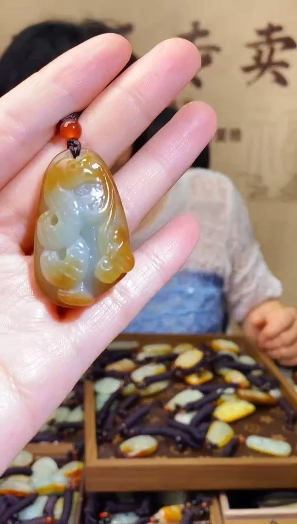 和田玉未镶嵌颈饰1