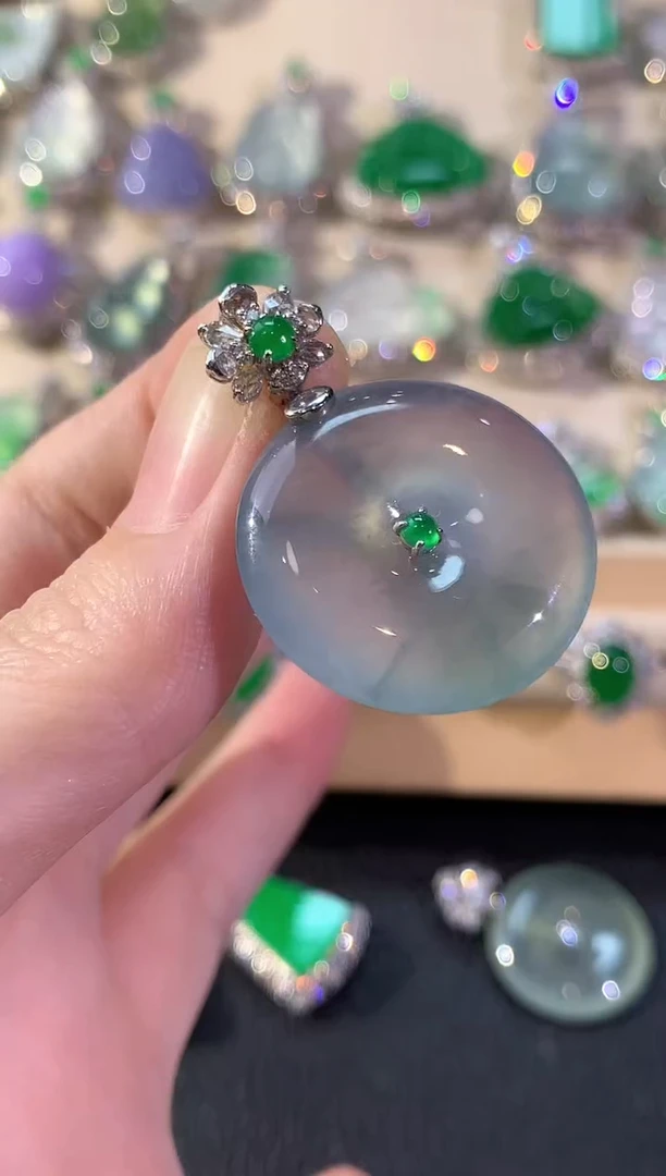 吊坠(不含链)18K金镶嵌翡翠冬日珠宝W111