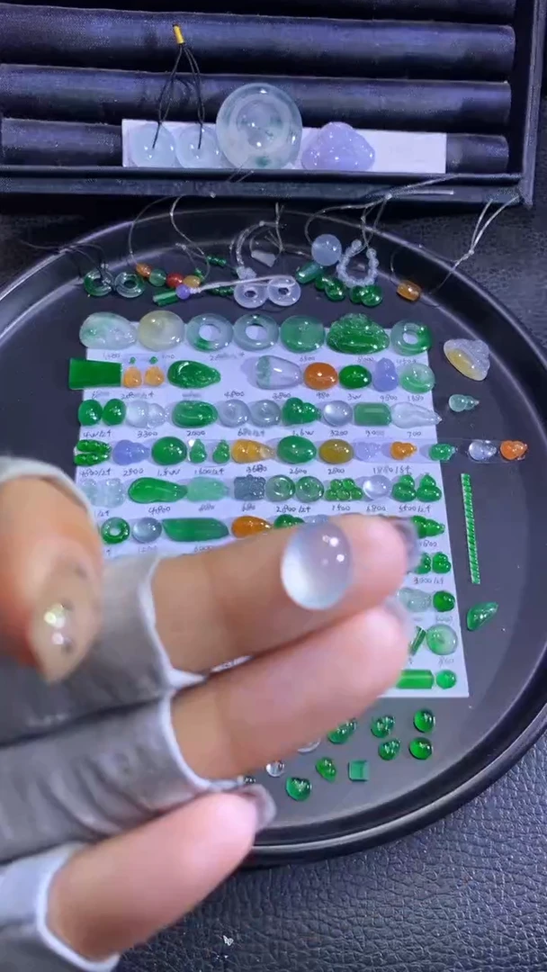 未镶嵌挂件翡翠蛋面