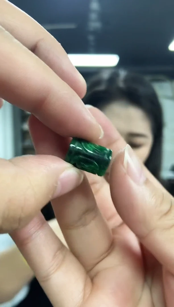 【闪购商品】翡翠颈饰未镶嵌多样性发其一，颜色微差