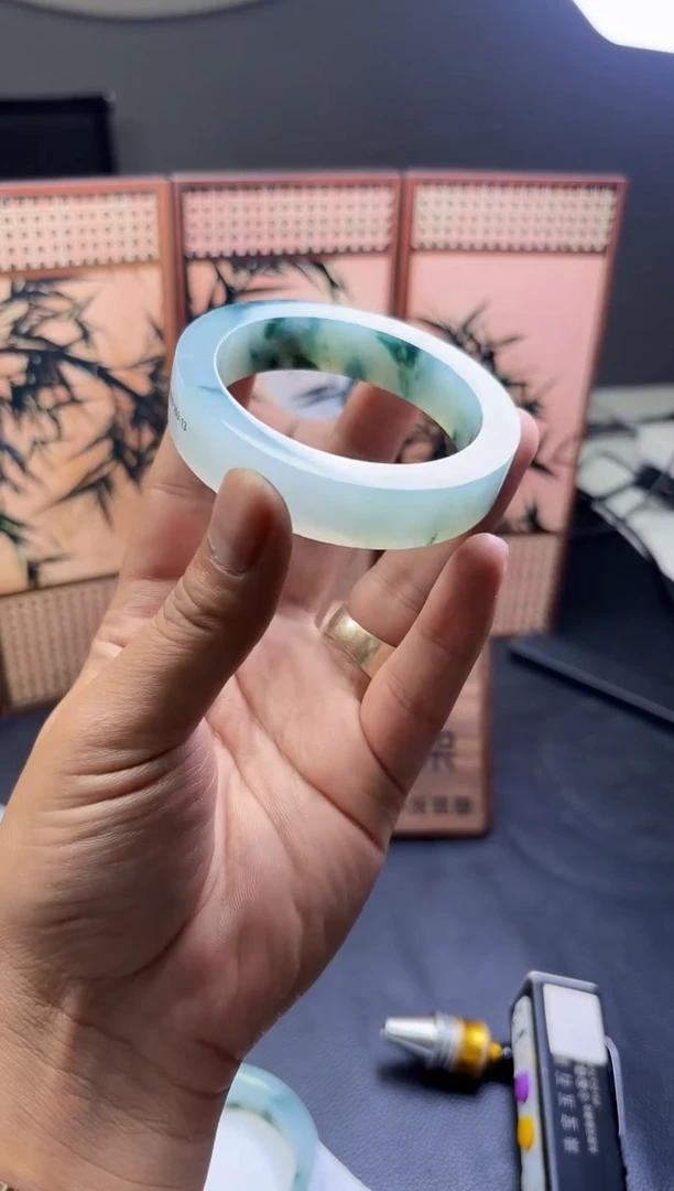 未镶嵌手镯定制翡翠手镯定制