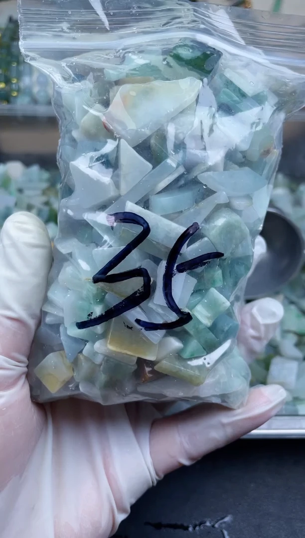 【闪购商品】翡翠颈饰未镶嵌天然翡翠边角小号500克35