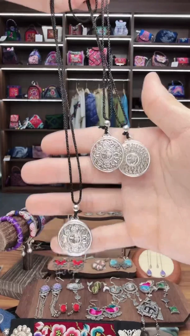 织绣145蒙阿苏苗绣传承店