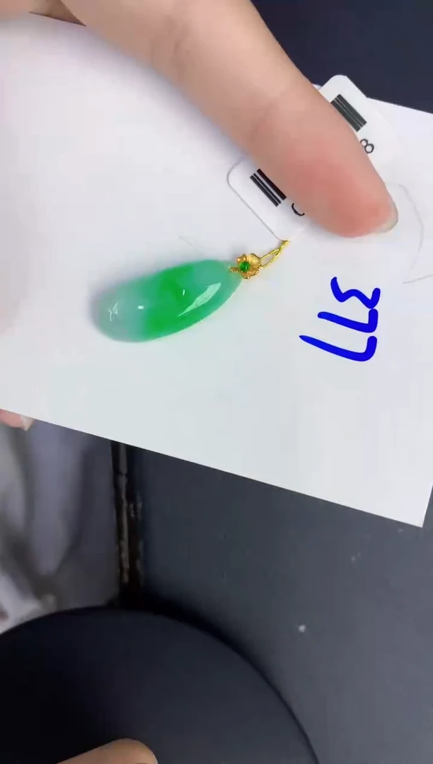 颈饰18K金镶嵌翡翠缅甸天然翡翠A货