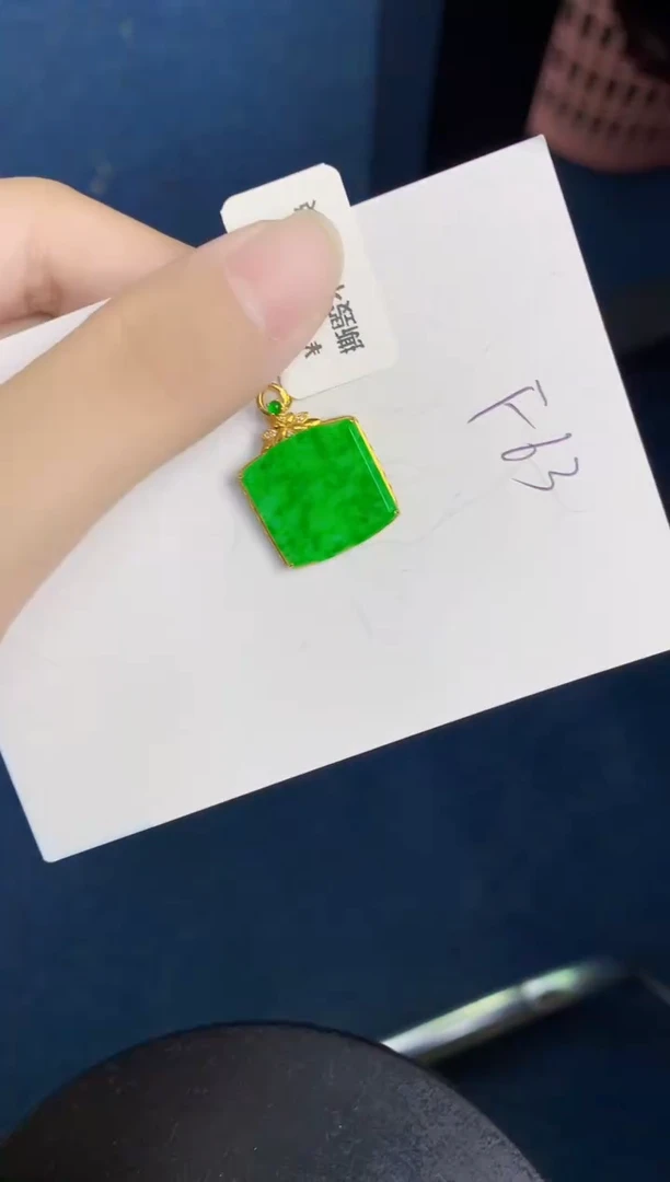 翡翠18K金镶嵌颈饰天然翡翠緬甸A貨