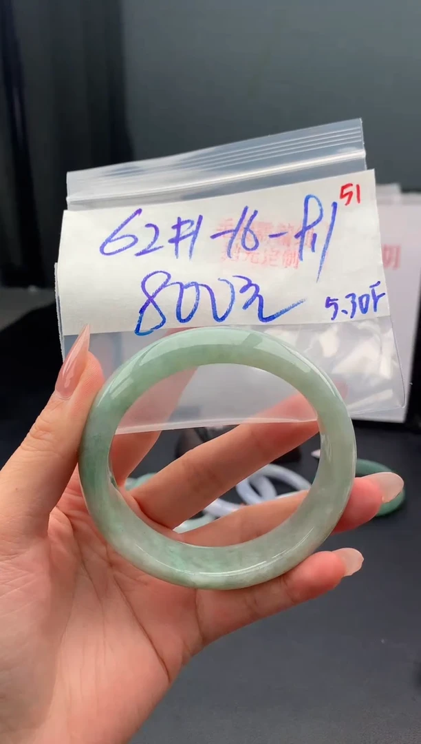 定制翡翠未镶嵌毛货需精细抛光+51手镯+800元