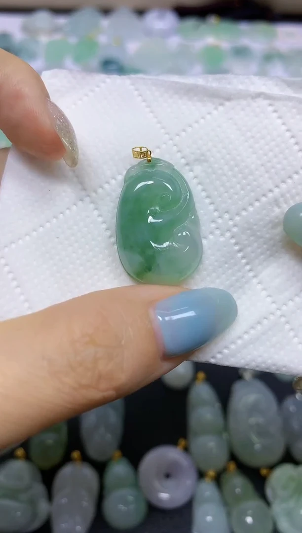 翡翠18K金镶嵌颈饰天然翡翠A货