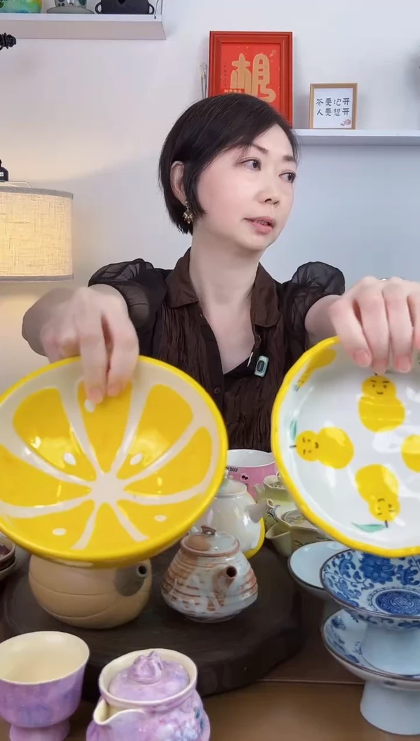 景德镇陶瓷两个黄色碟子
