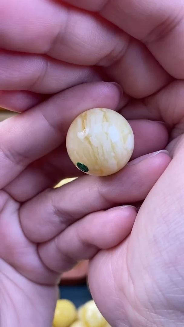 【闪购商品】琥珀裸石未镶嵌月.58/卡20