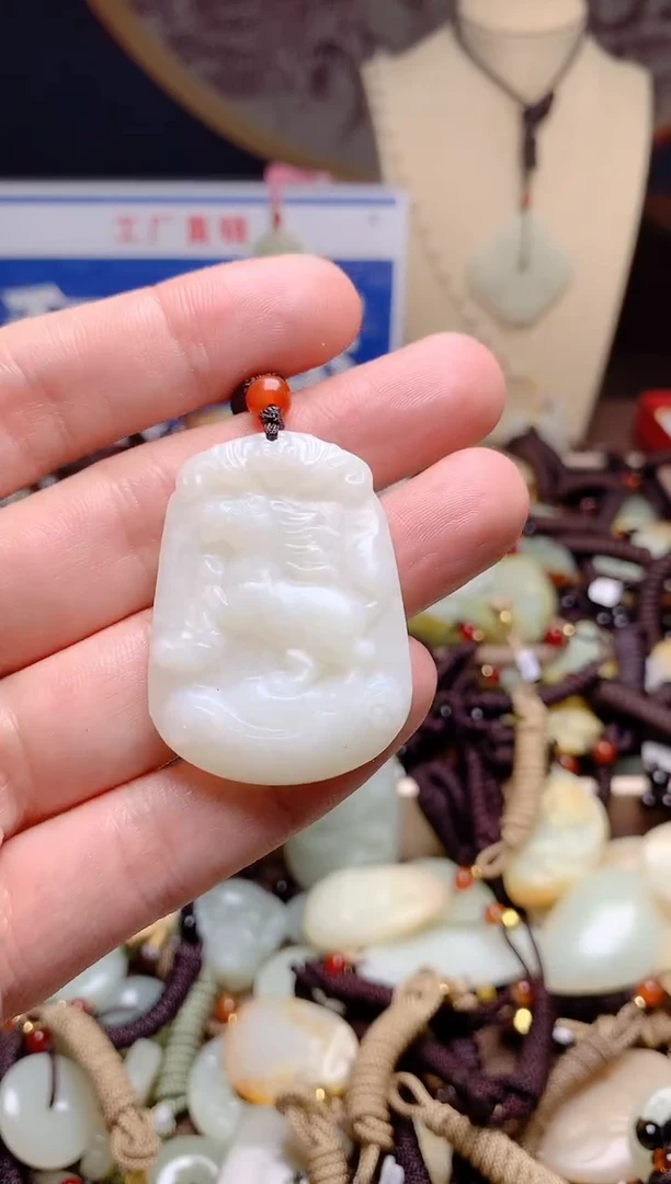 和田玉未镶嵌颈饰1