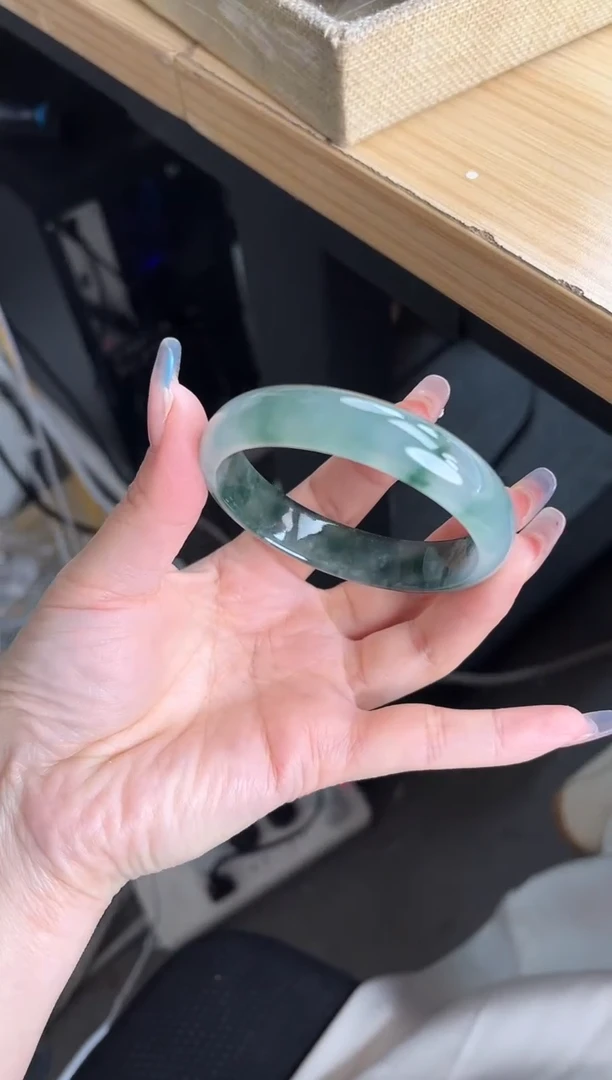 翡翠手镯未镶嵌晓*手镯