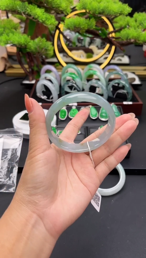 未镶嵌手镯翡翠手镯