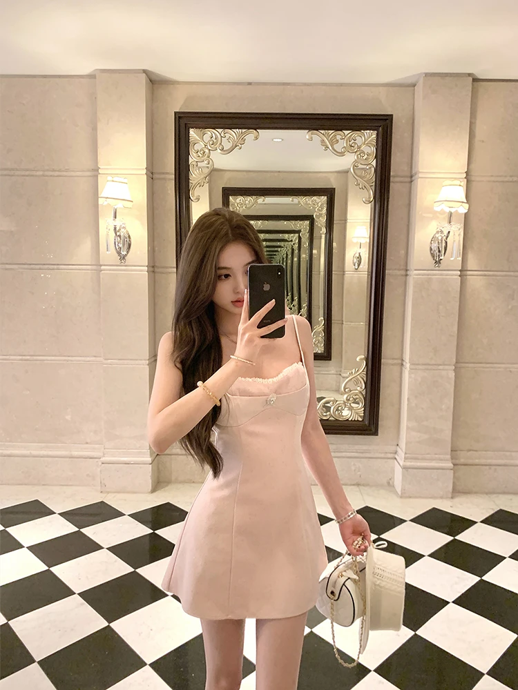 粉色少女感小香风气质收腰显瘦吊带连衣裙纯欲性感辣妹包臀短裙