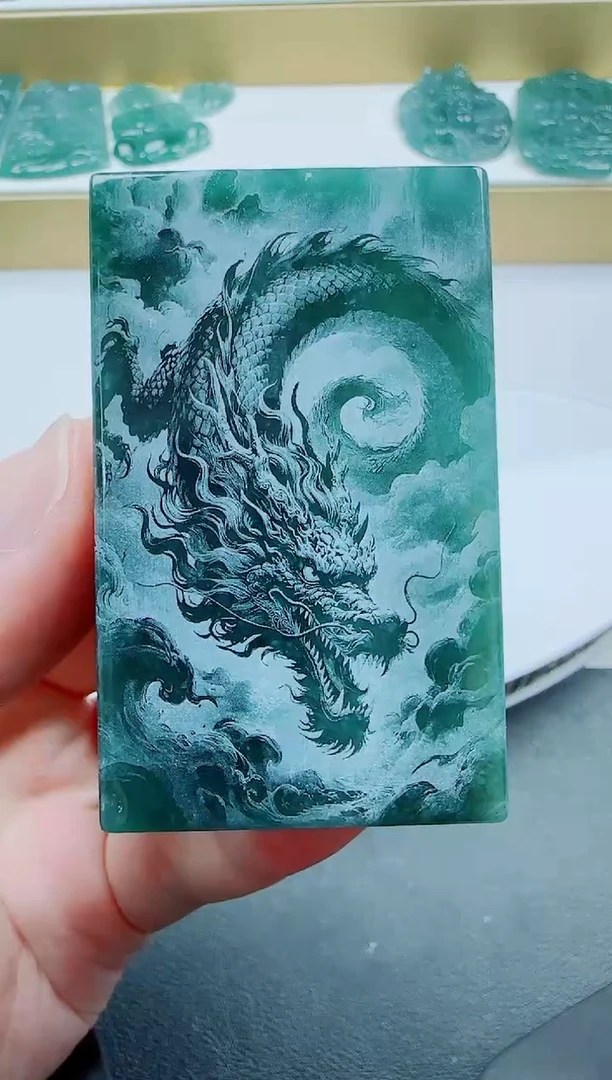 颈饰未镶嵌翡翠关公