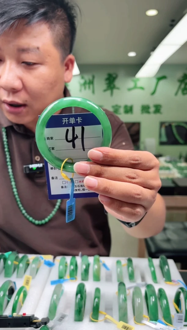 未镶嵌手镯石英质玉60+