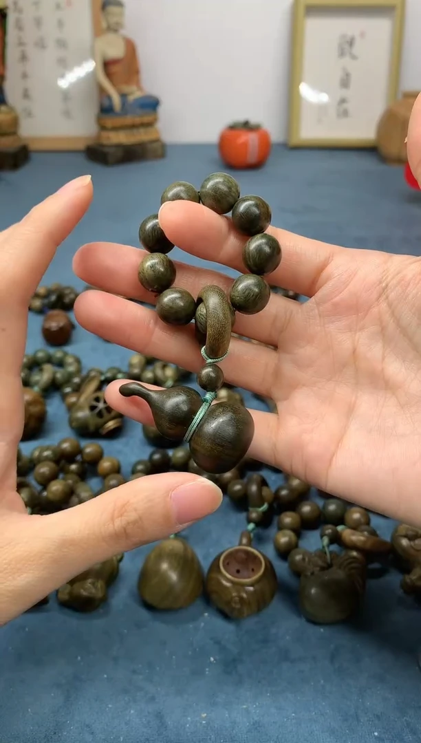 【闪购商品】维腊木（绿檀）把件葫芦 盘玩件