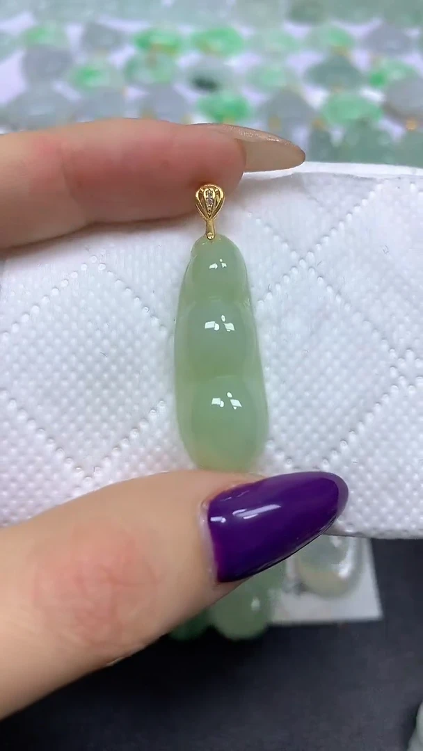 颈饰未镶嵌翡翠