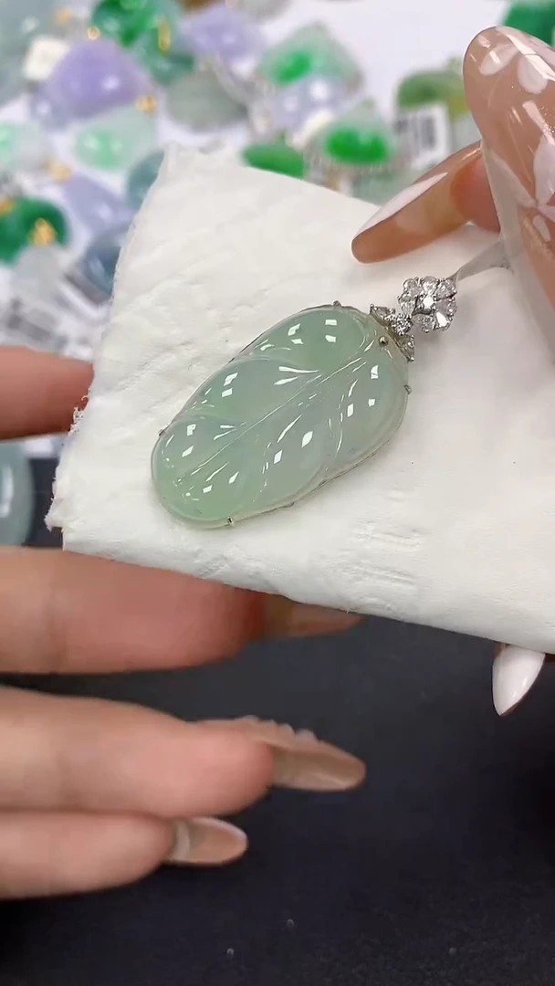 颈饰18K金镶嵌翡翠a货假一赔三支持复检百元上9元证书费自理