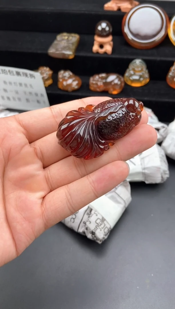 琥珀颈饰未镶嵌棕血珀金鱼吊坠