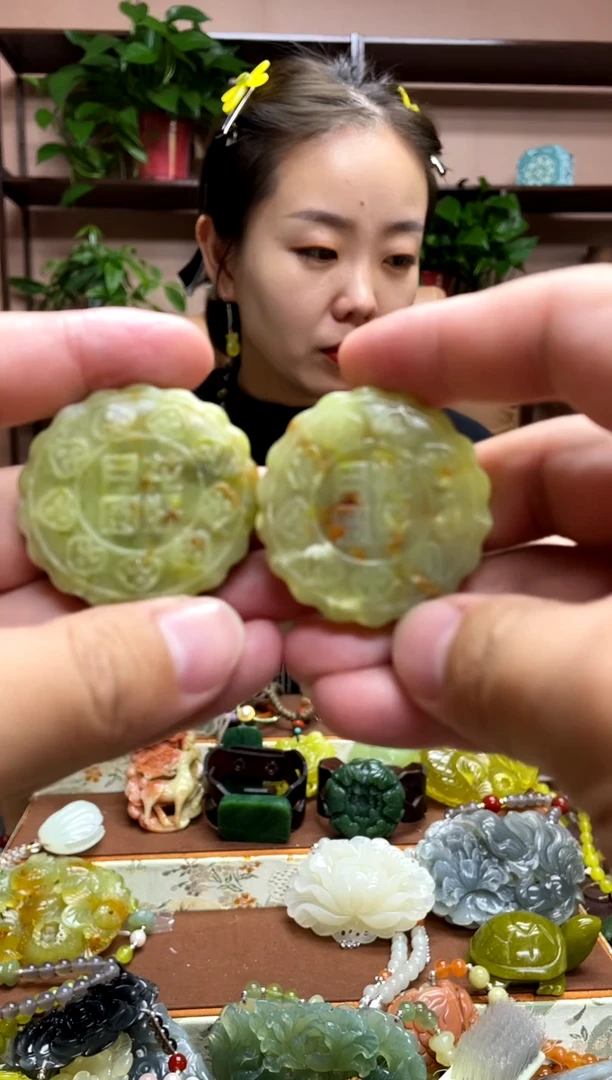 未镶嵌岫玉吊坠萍**水多样性发货发其中之一