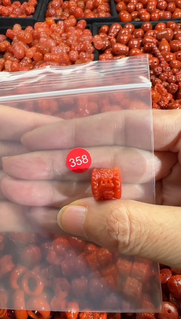 颈饰未镶嵌南红玛瑙1