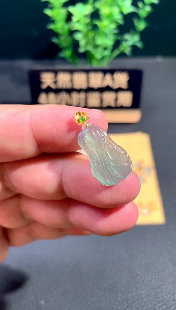 颈饰18K金镶嵌翡翠翡翠