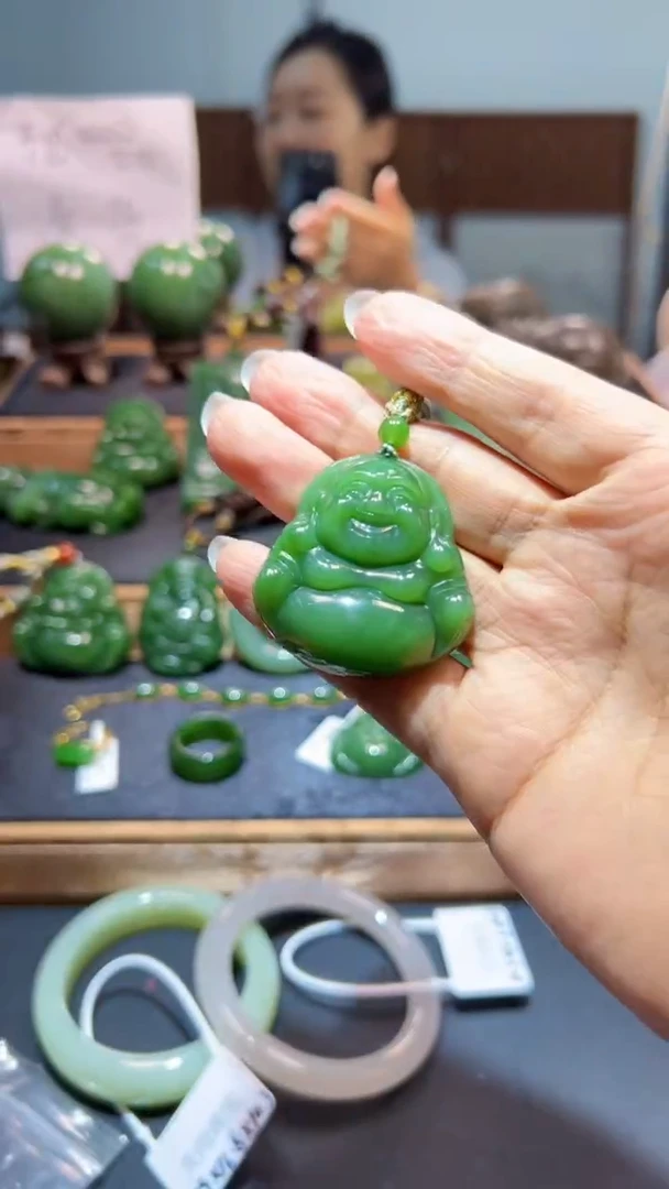 颈饰未镶嵌和田玉（碧玉）1