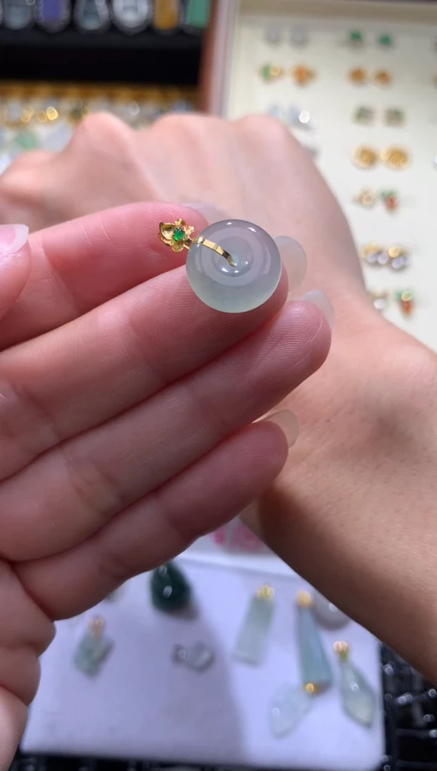 颈饰18K金镶嵌翡翠翡翠