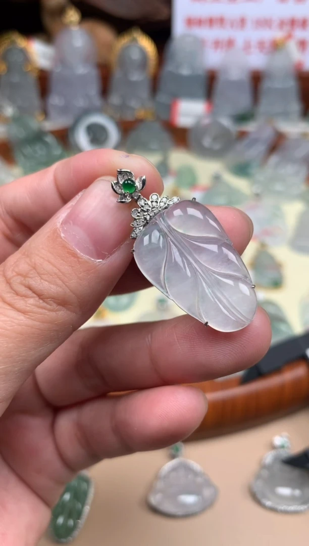 【闪购商品】翡翠颈饰18K金镶嵌叶子