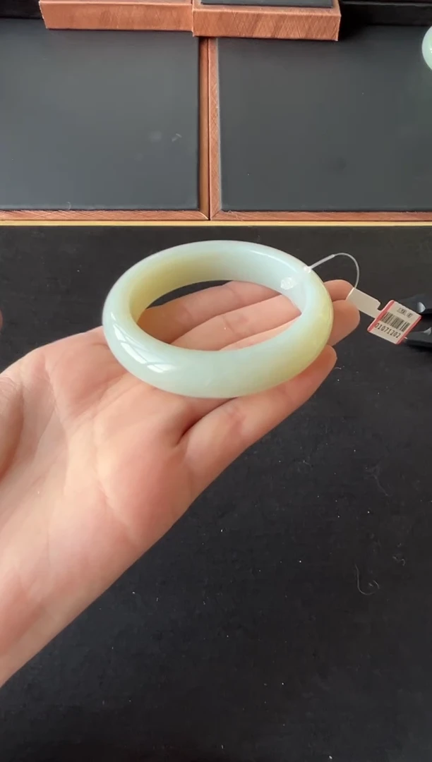 【闪购商品】和田玉手镯未镶嵌且末微色差近矿53+