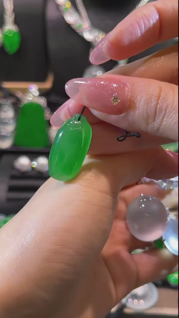 翡翠未镶嵌颈饰吊坠