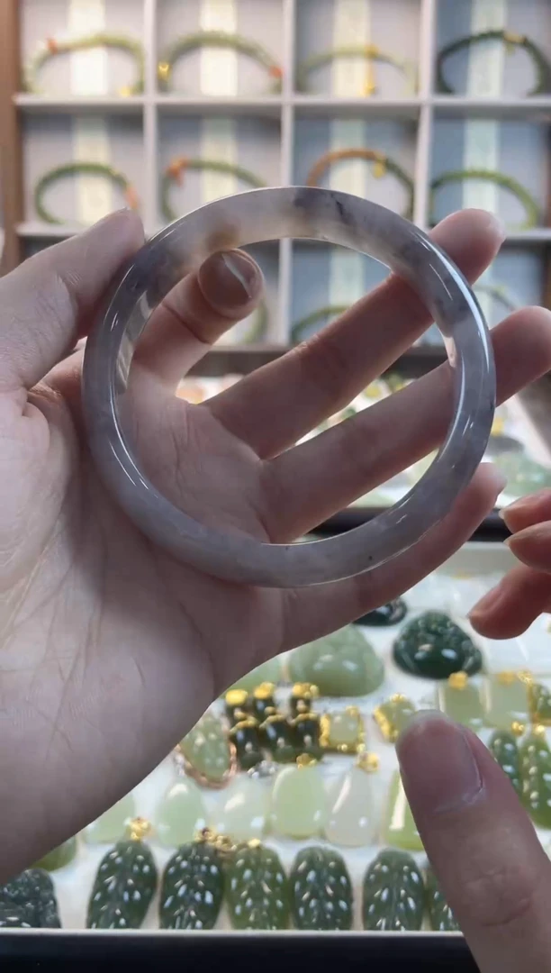 未镶嵌手镯石英岩玉1