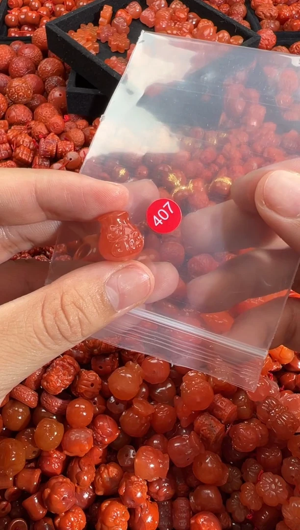南红玛瑙未镶嵌颈饰1