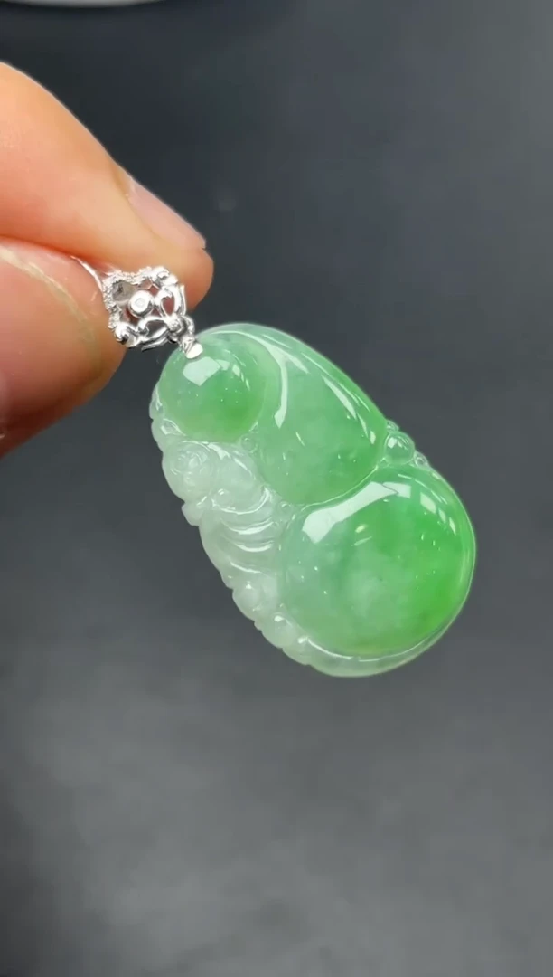 18K金镶嵌挂件翡翠葫芦