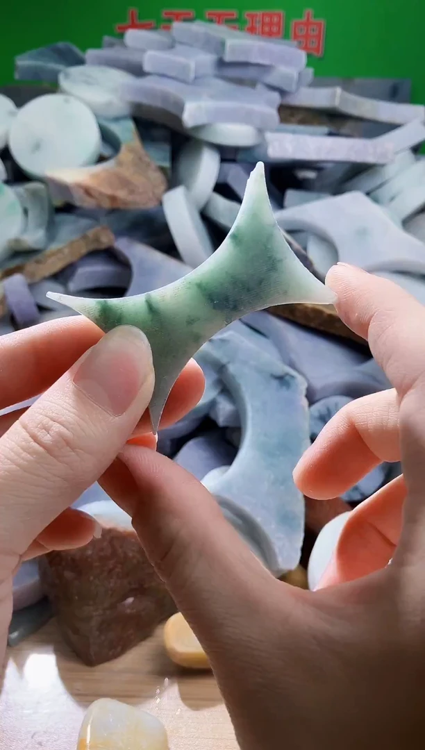 翡翠未镶嵌颈饰天然翡翠A货295