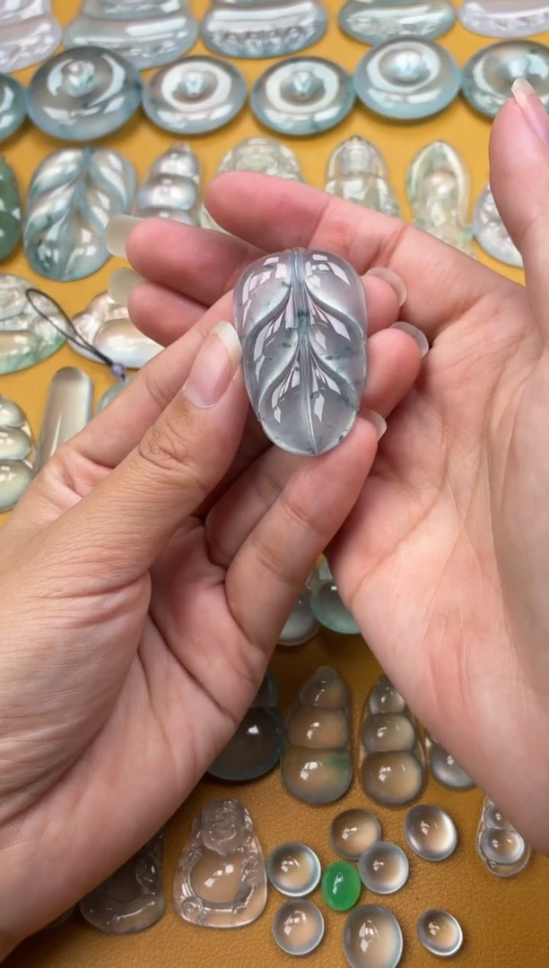 吊坠(不含链)未镶嵌翡翠35 叶子 41.3 25.9 5.6