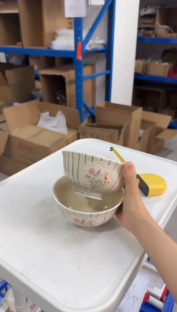 瓷片六花瓣手绘米饭碗两只