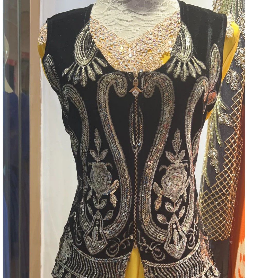 新疆特色新款刺绣金丝绒短板马夹