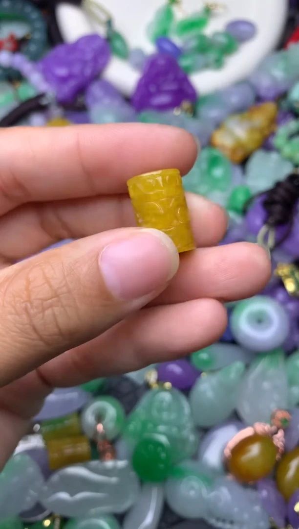 颈饰未镶嵌翡翠缅甸翡翠吊坠